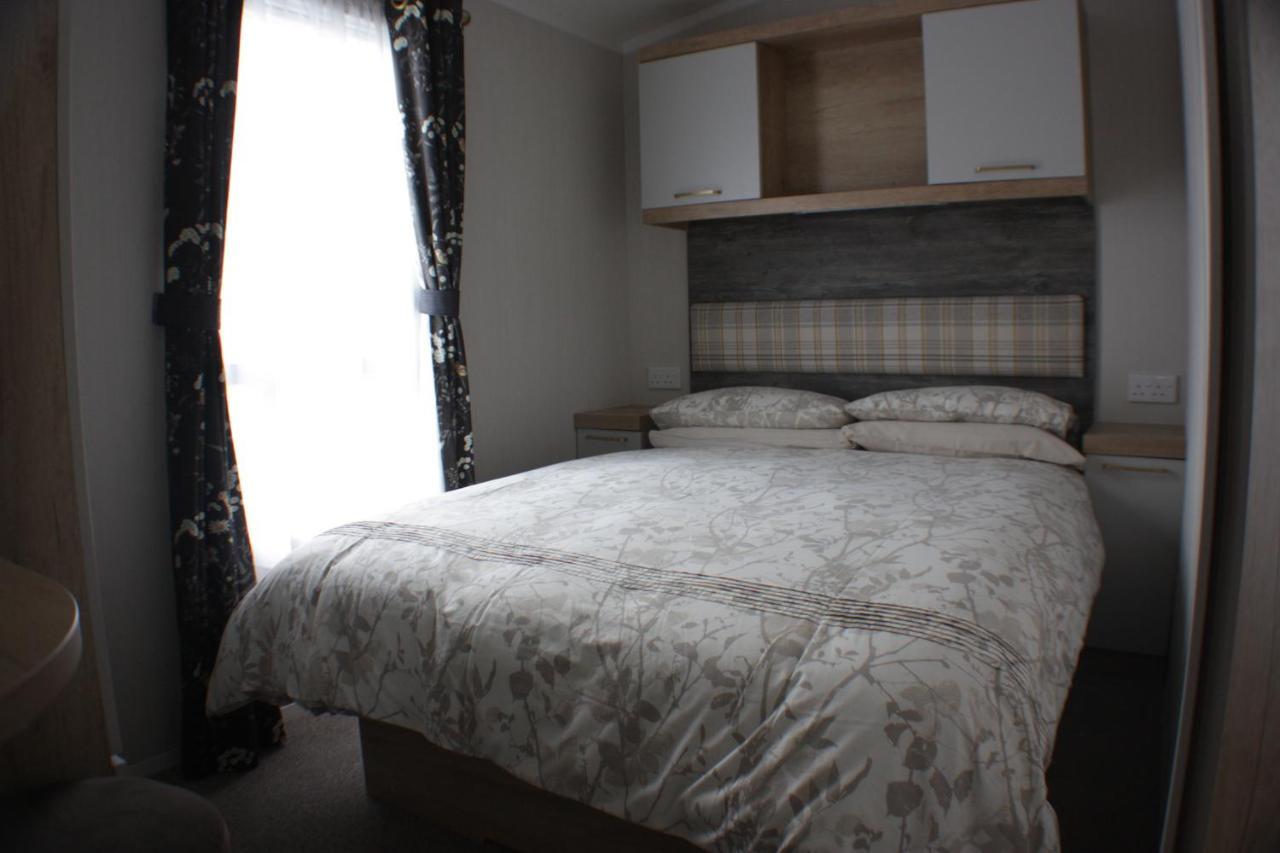 The Royal Clovelly Caravan With Sea Views *